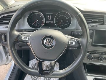 VW Golf VII Lim. Trendline BMT NAVI SHZ MFL